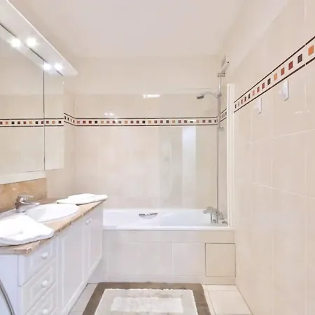 Apartment Thibaud Paris